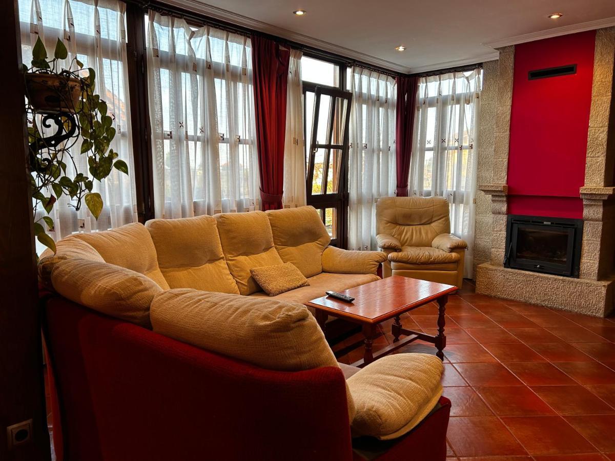 Casa De Aldea El Ponton Pensionat Cue Exteriör bild