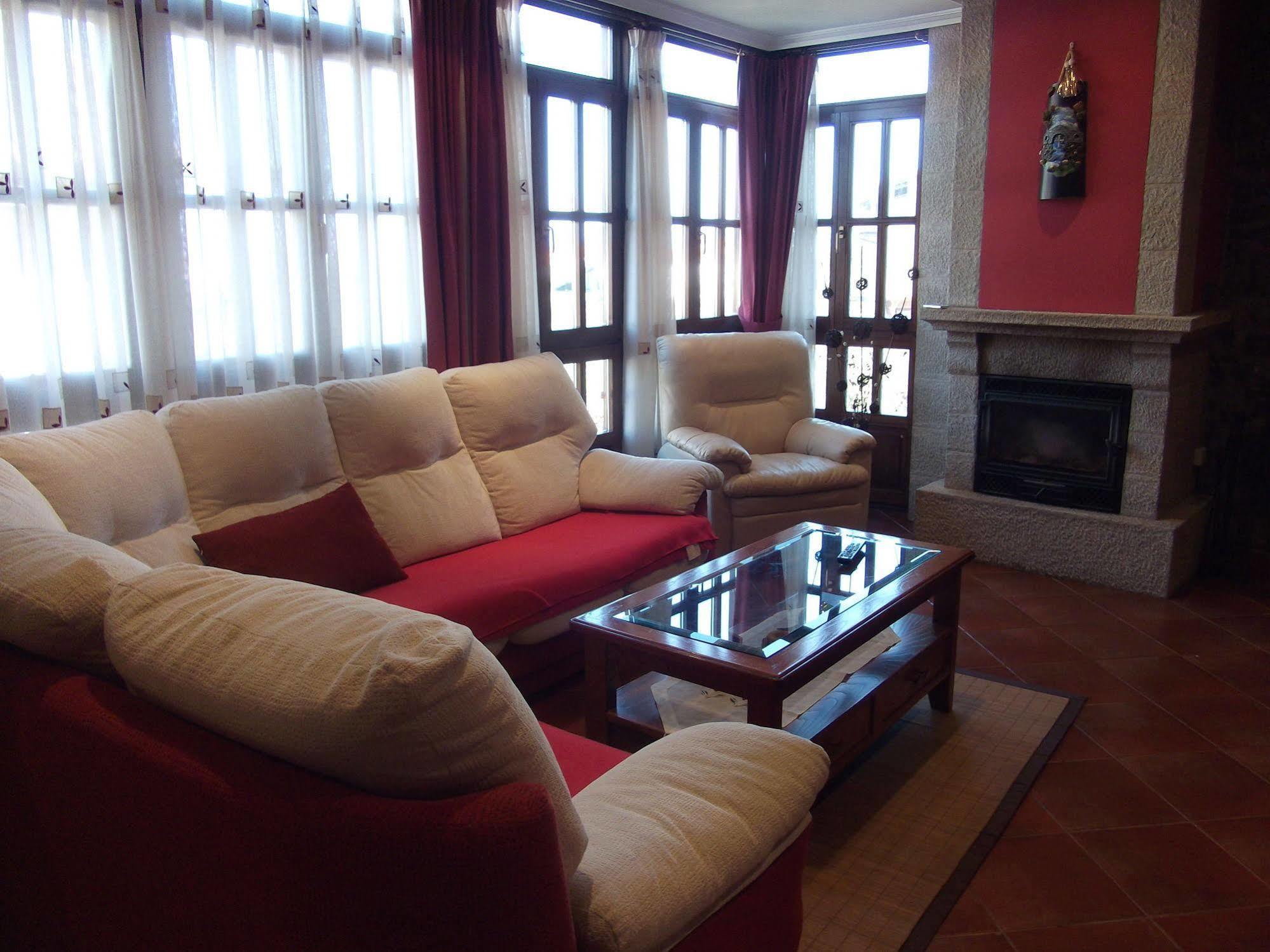 Casa De Aldea El Ponton Pensionat Cue Exteriör bild